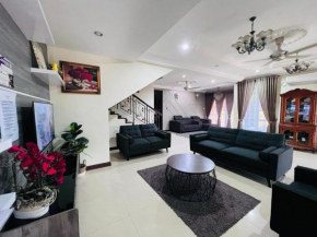 Homestay 4 bilik besar dan selesa by HaniHana